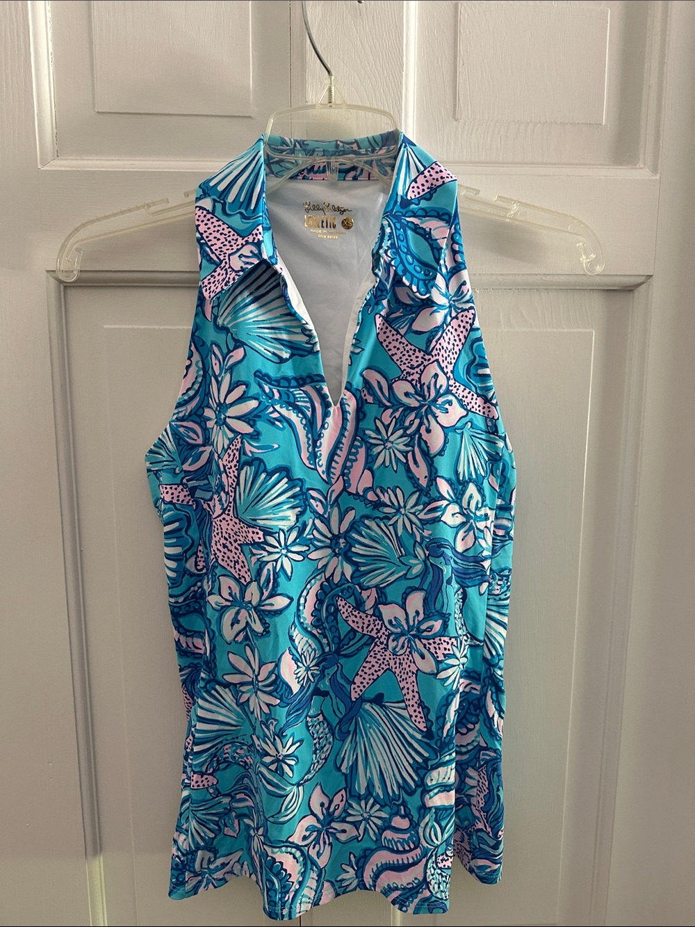 Lily Pulitzer summer top size extra small with built-in bra. NWOT